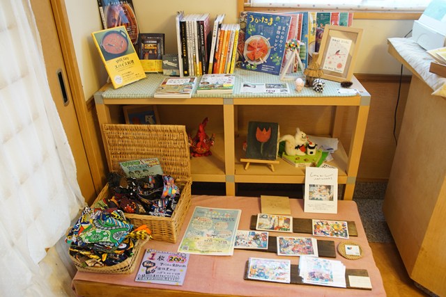 Photo showing scraps of fabric, cards, and books lined up